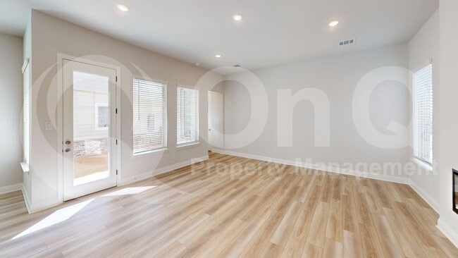 Building Photo - 7111 Daytona Mews