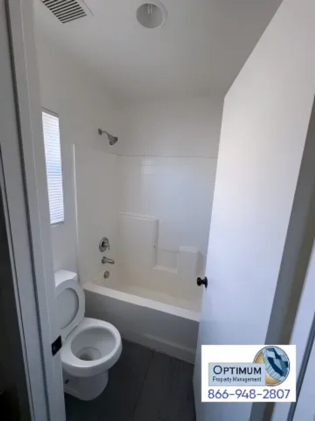 Building Photo - Spacious 5-Bedroom, 3-Bathroom Home with Loft in Victorville