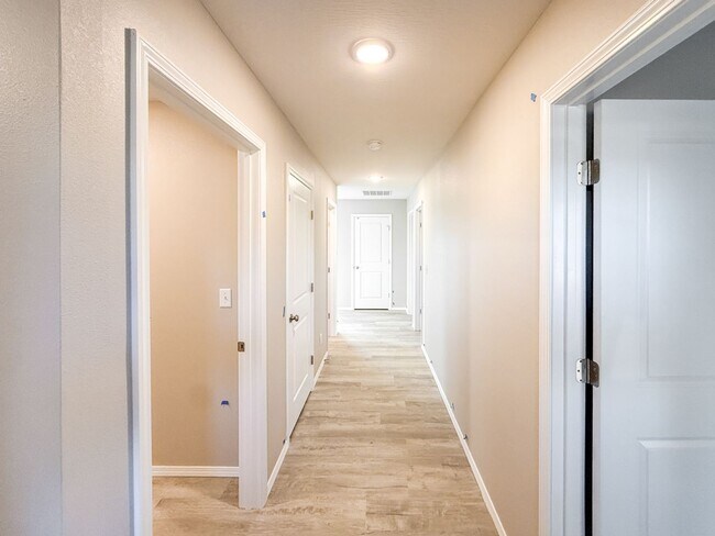 Building Photo - Stunning 4-Bedroom Home