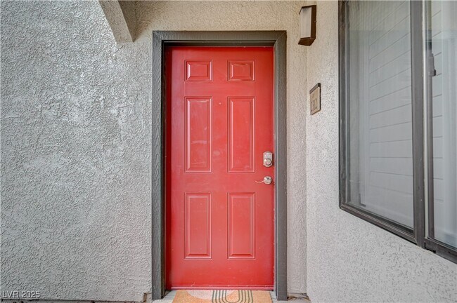 Building Photo - 950 Seven Hills Dr