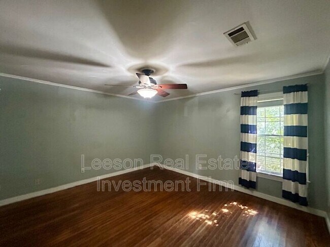 Building Photo - 3715 Greenway Pl