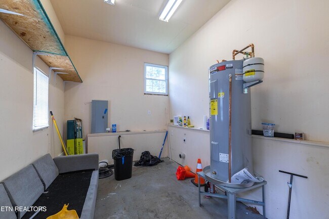 Building Photo - 201 Farlow Dr