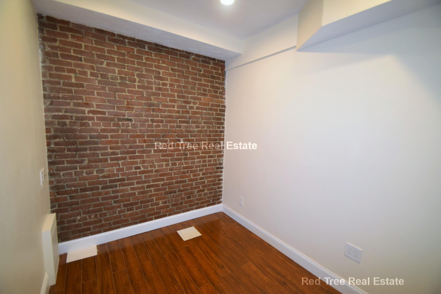 Building Photo - 1199 Beacon St