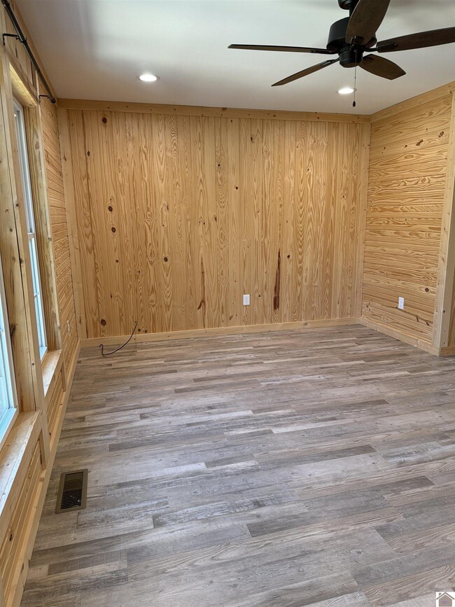Building Photo - 45 Willow Dr