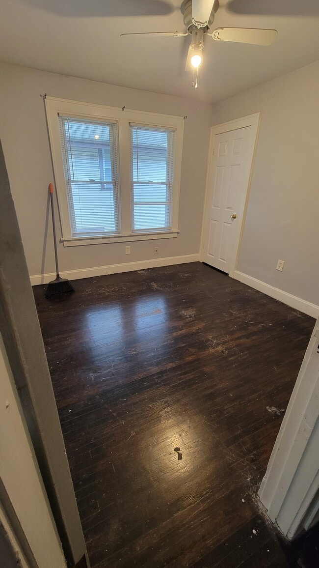 Building Photo - 40 N Roys Ave