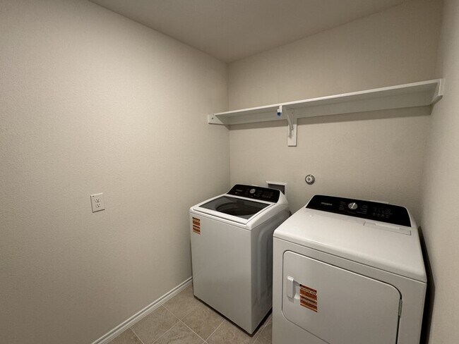 Building Photo - Beautiful BRAND NEW 4-Bedroom Home In Lind...