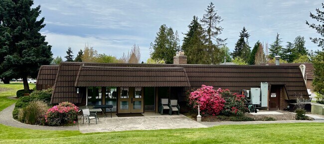 Building Photo - 1 Bed / 1 Bath Houghton condo in Kirkland $1,695/month