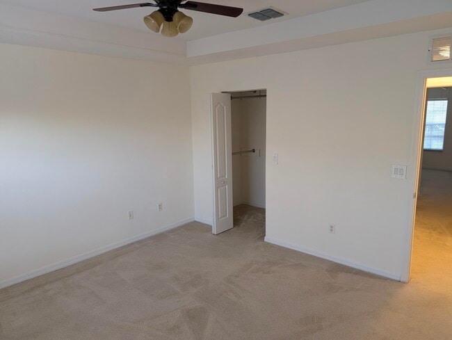 Building Photo - 2062 SE Glen Ridge Dr