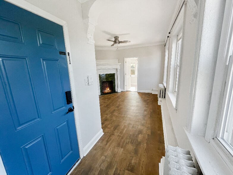 Building Photo - 5145 Pine St