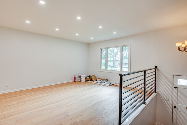 Building Photo - 1108 Emerald Dr
