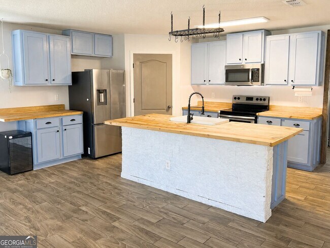 Building Photo - 204 Hayworth Ct
