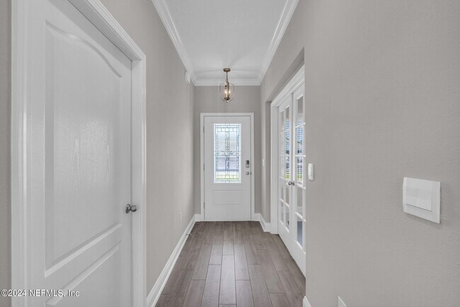 Building Photo - 660 Narvarez Ave