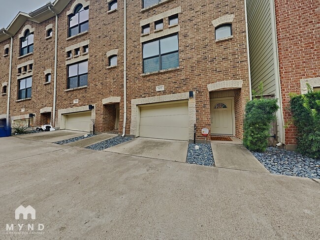 Building Photo - 648 Westcross St