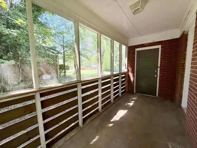 Building Photo - 3715 Fieldcrest Rd