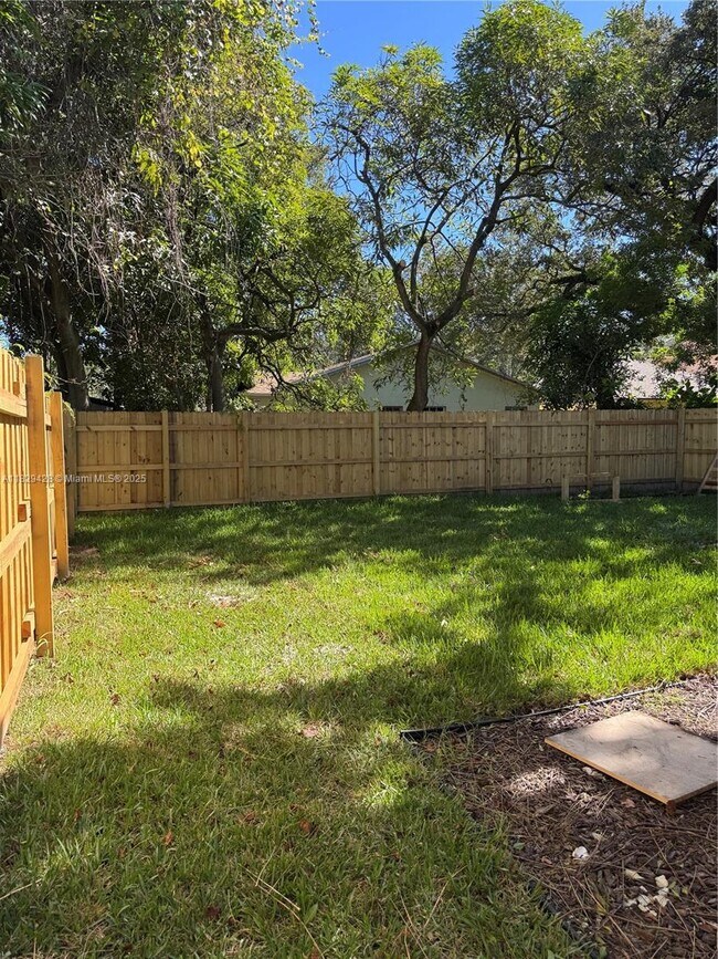 Building Photo - 522 NW 13th Ave