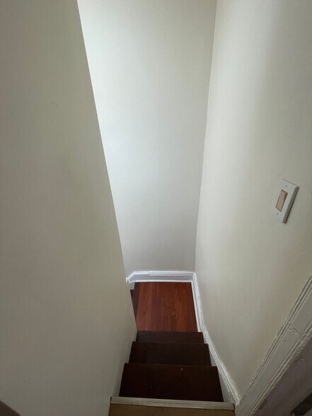 Building Photo - 3215 Summer St