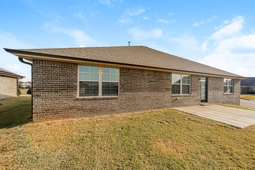 Building Photo - 3441 Sabra Ln