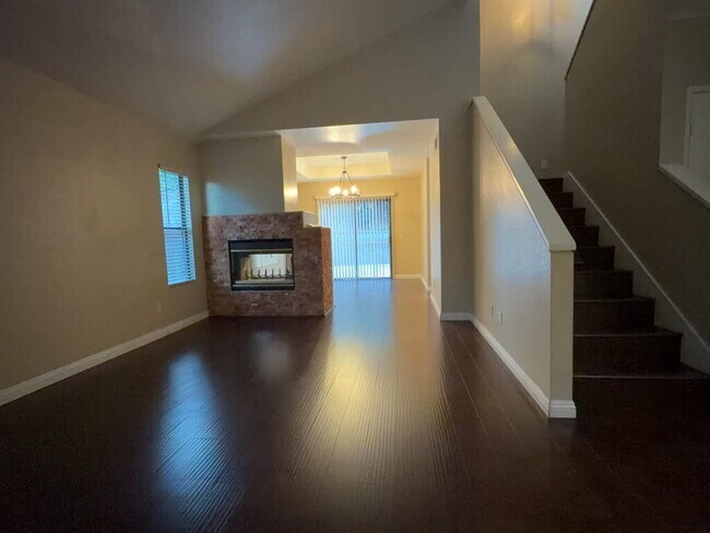 Building Photo - "Charming 4-Bedroom Oasis with 2 Full Bath...