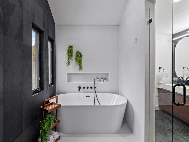 Building Photo - 25 N Rose Blvd