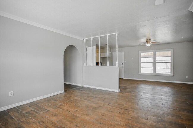 Building Photo - 2641 E Baylor St