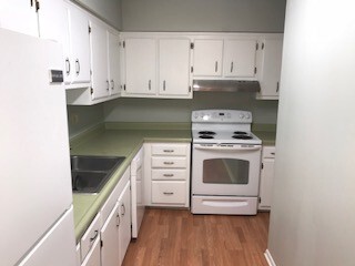 Building Photo - Newly renovated Unit Close to Downtown!
