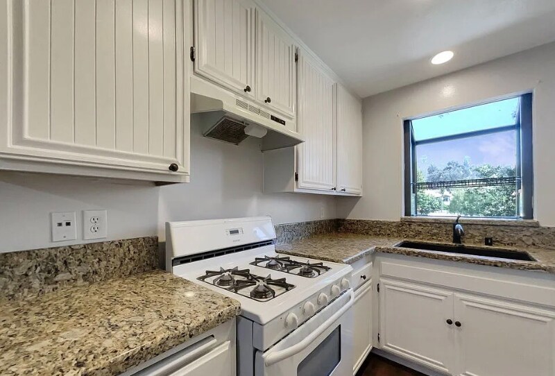 Building Photo - 1215 Sarabande Ln