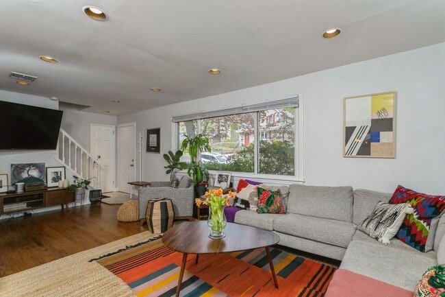 Building Photo - 160 Magnolia Ave