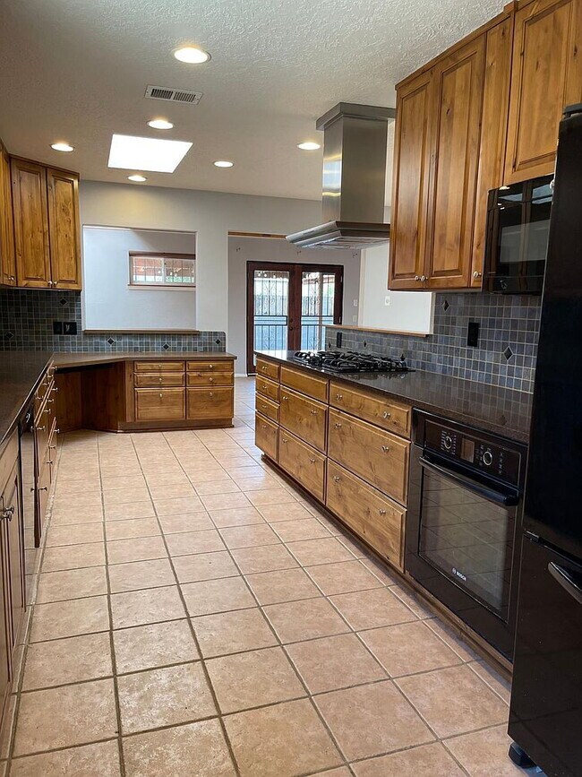 Building Photo - Single Family Home