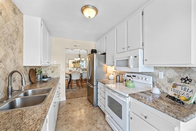 Building Photo - 6733 Oleander Way