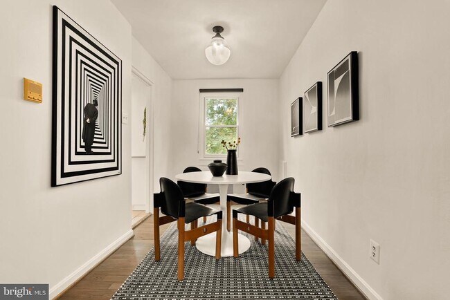 Building Photo - 4818 Chevy Chase Dr