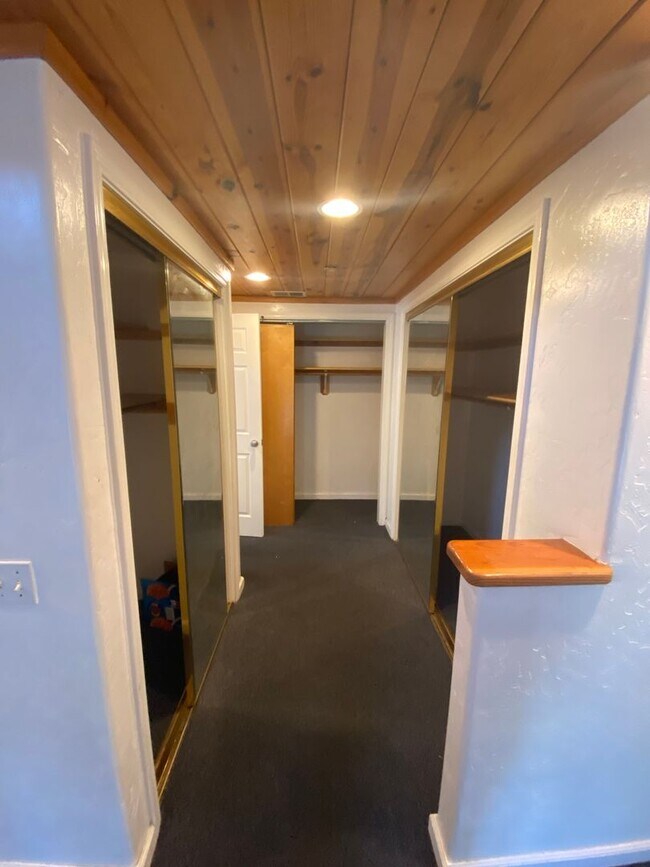 Building Photo - 6535 El Nido Ln