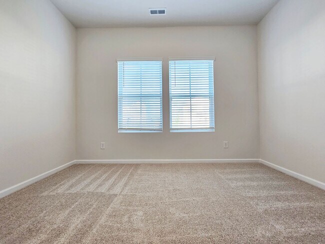 Building Photo - NEW 4- Bedroom Home With Loft, Bonus Room and Fenced Backyard