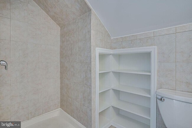 Building Photo - 859 N Abingdon St