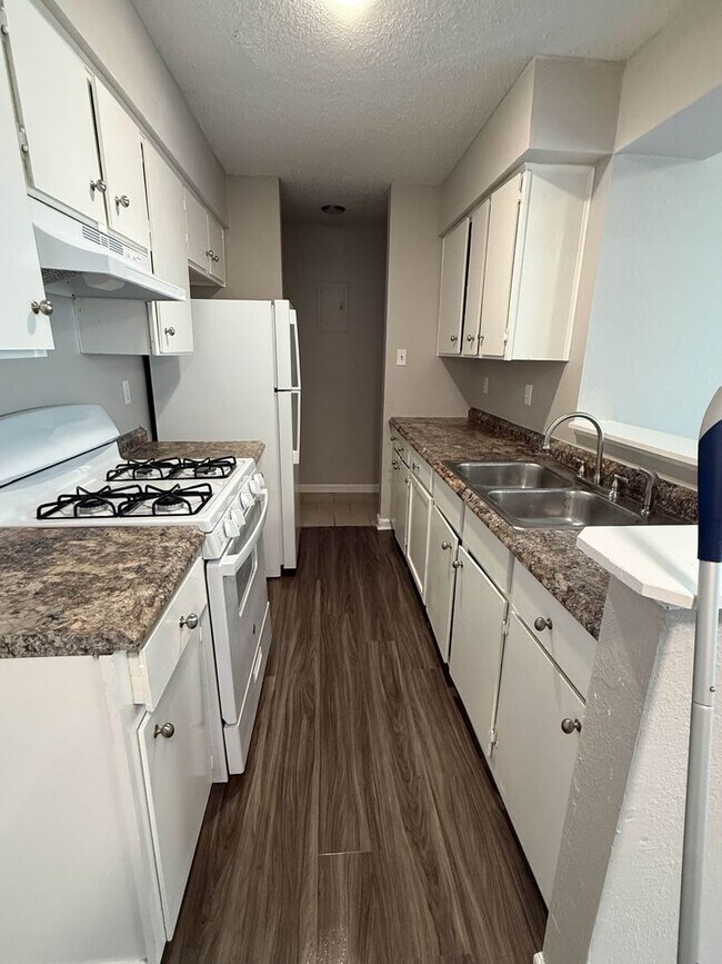 Building Photo - 955_4 Little C-Homes 5, LLC