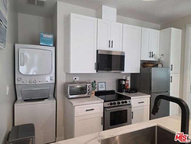 Building Photo - 2503 Phelan Ln