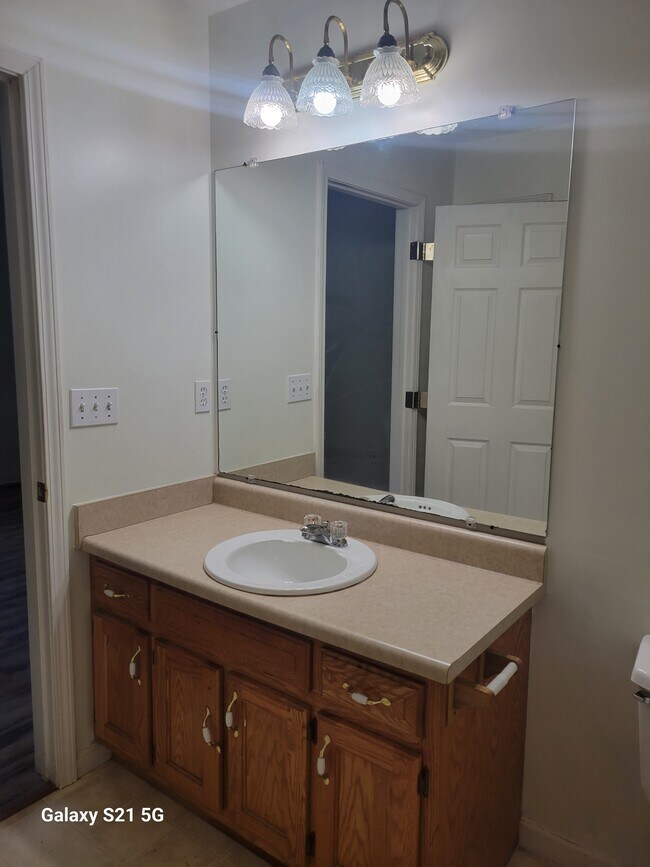 Building Photo - 739 Mockingbird Dr