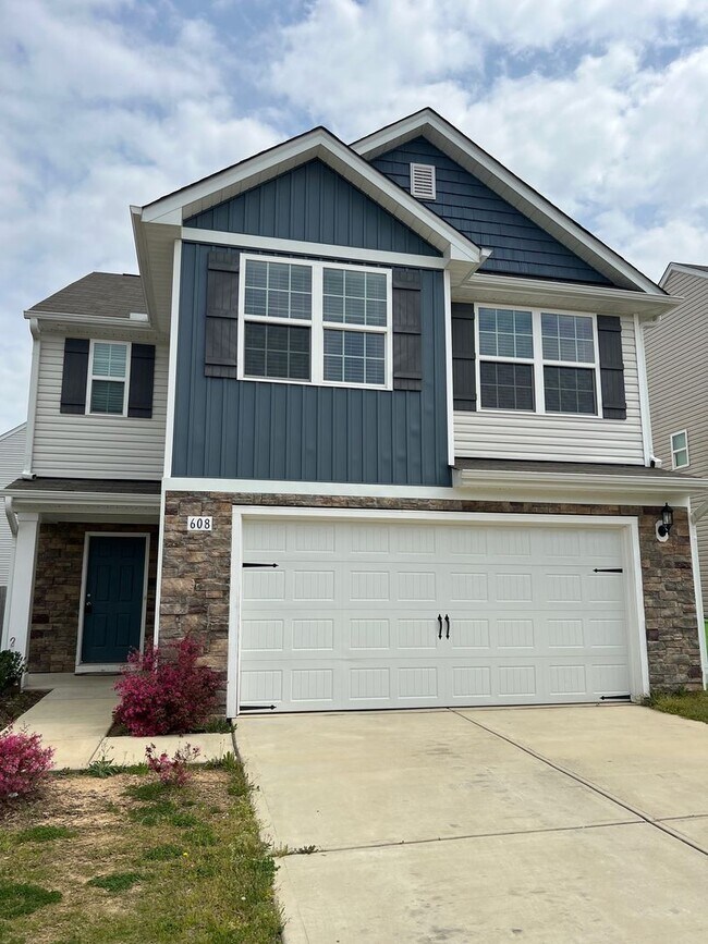 Building Photo - Charming 3 Bedroom Home Located In Zebulon NC!!!