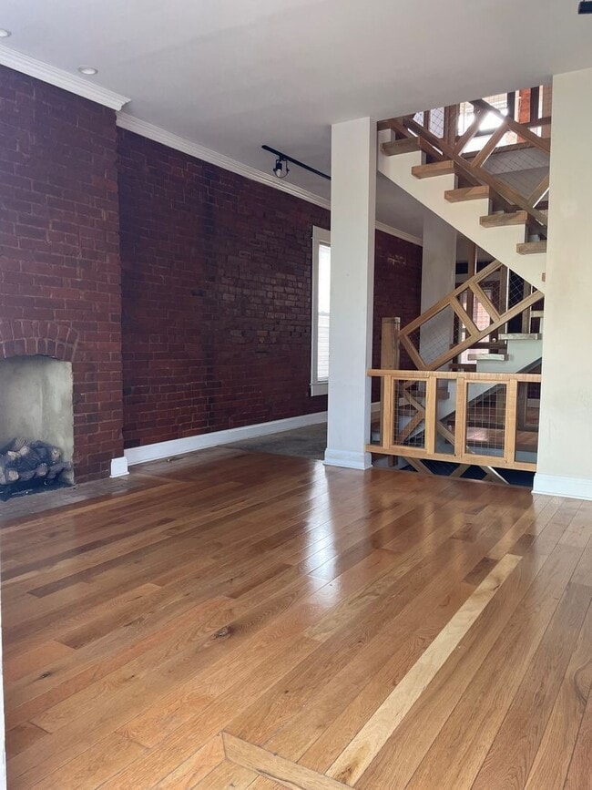 Building Photo - 1204 Indianola Ave