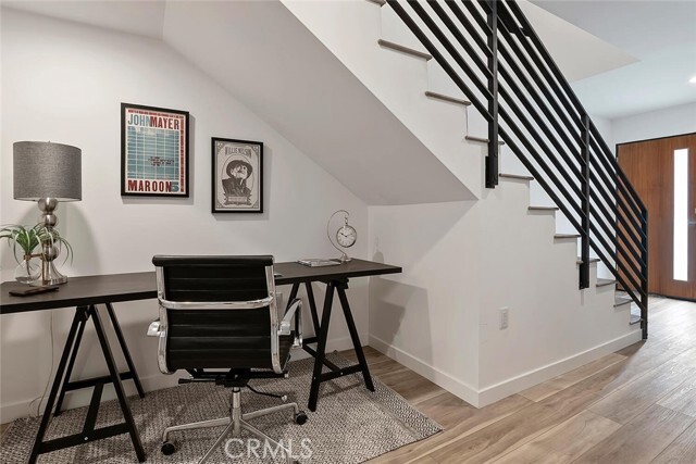 Building Photo - 13536 Vanowen St