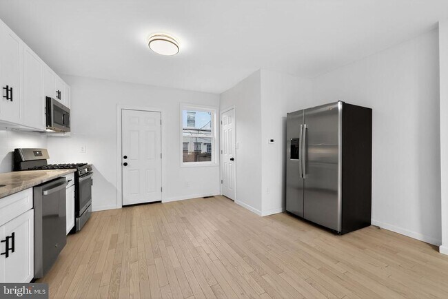 Building Photo - 2710 S Fairhill St