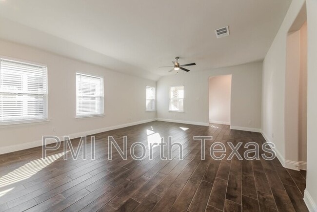 Building Photo - 515 Parrino pkwy