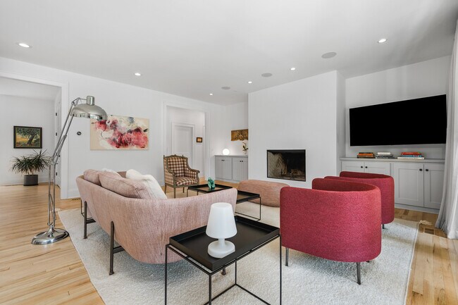 Building Photo - 1280 Becket Dr NE