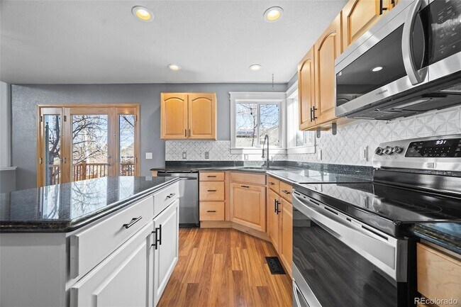 Building Photo - 421 W English Sparrow Dr