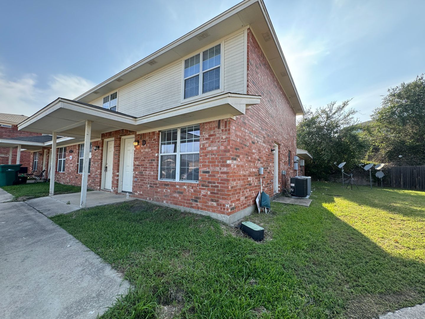 Building Photo - 404 Brittney Way