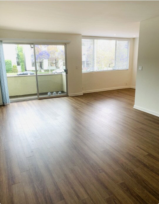 Building Photo - 8630 Burton Way