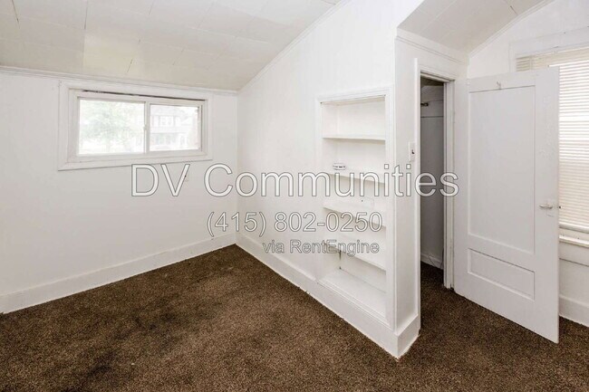 Building Photo - 54 E 220th St