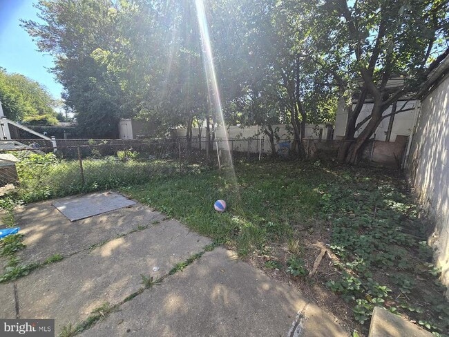 Building Photo - 82 N Sycamore Ave