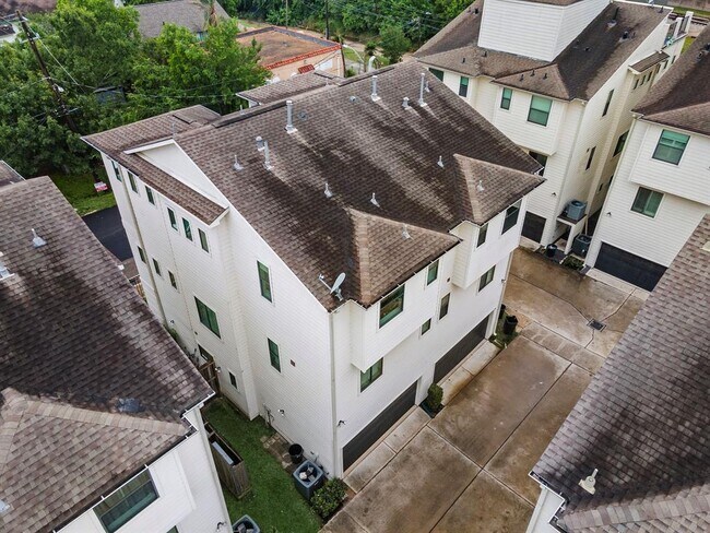 Building Photo - 2509 Garrow St