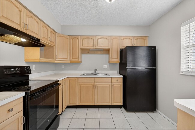 Building Photo - 3 Bedroom Home in Tavares – Available Now!