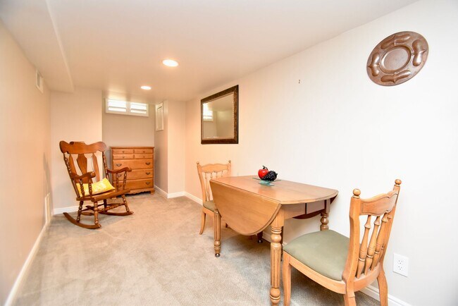 Building Photo - 2689 E Barbey Dr